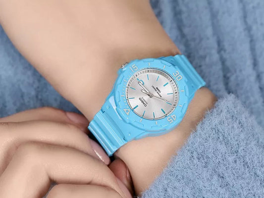 Casio Women's LRW-200H-2E3VCF Classic Analog-Digital