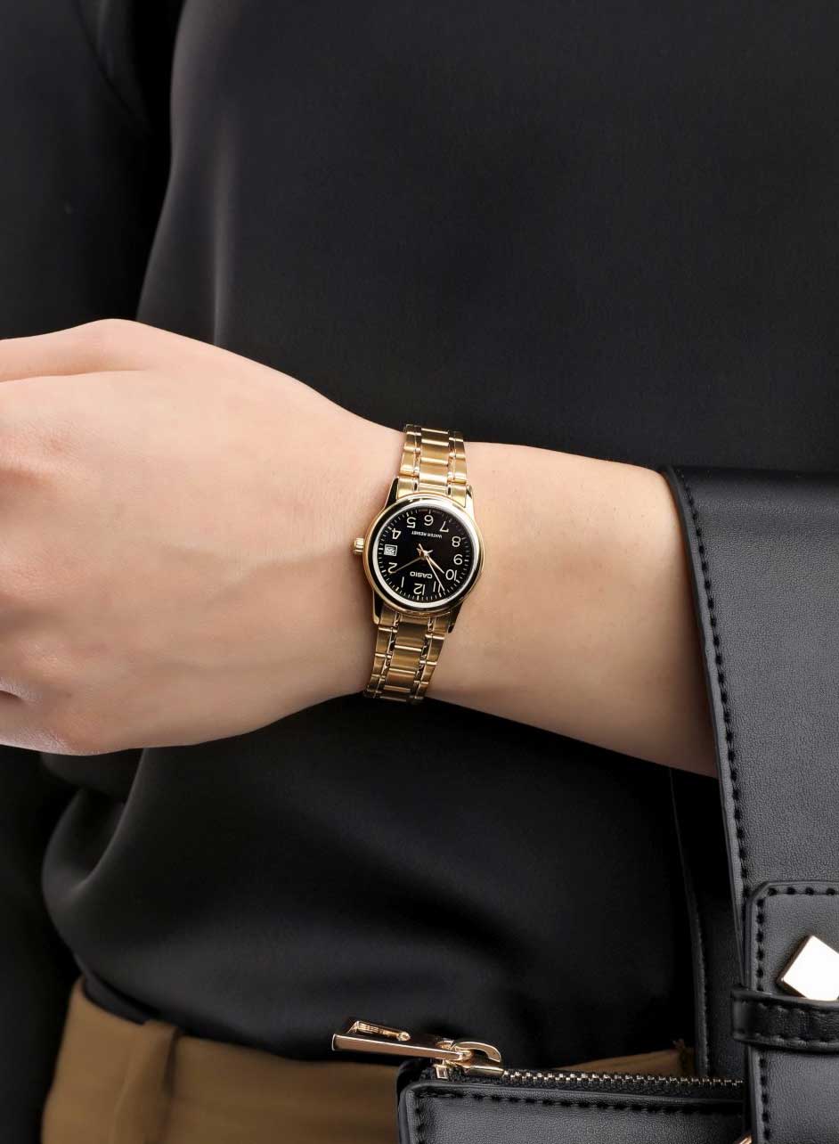 Casio LTP-V002G-1B woman watch