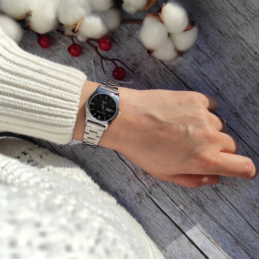 Casio LTP-V006D-1B2 Women's Standard Stainless Steel Black Dial Date Watch