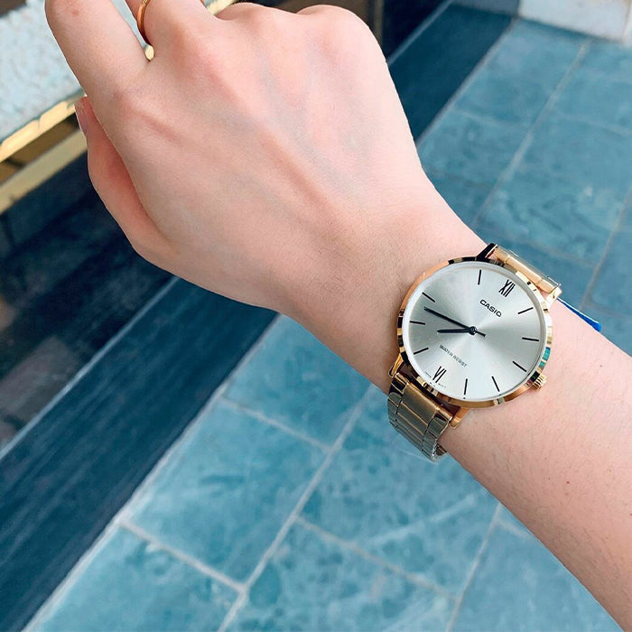 Casio LTP-VT01G-9B Chain Strap Woman Watch